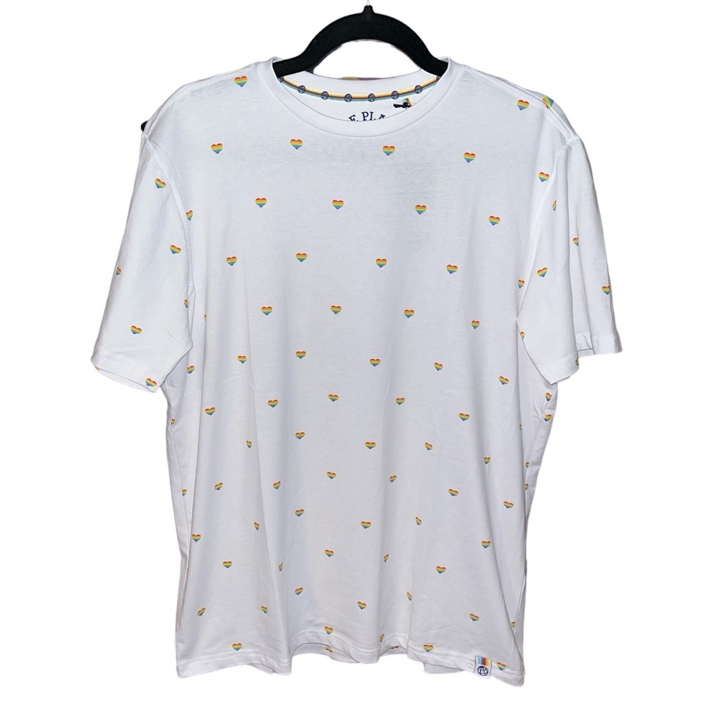 Free Planet Love is Love Heart Tee Size M